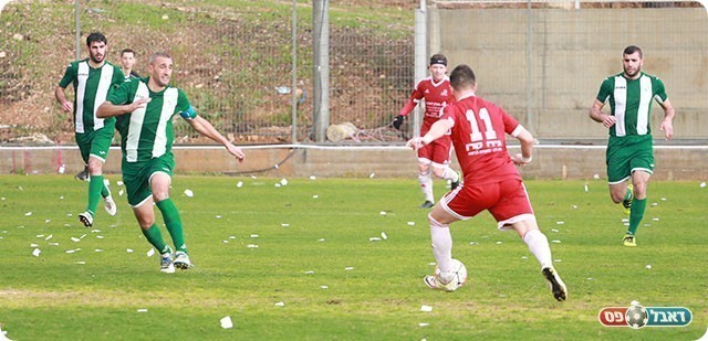 מלכה מקבל את הכדור (עדי מלול)